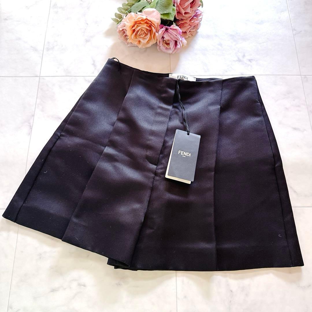 未使用タグ付き★21年モデル★FENDI シルク100% ショートパンツ 40