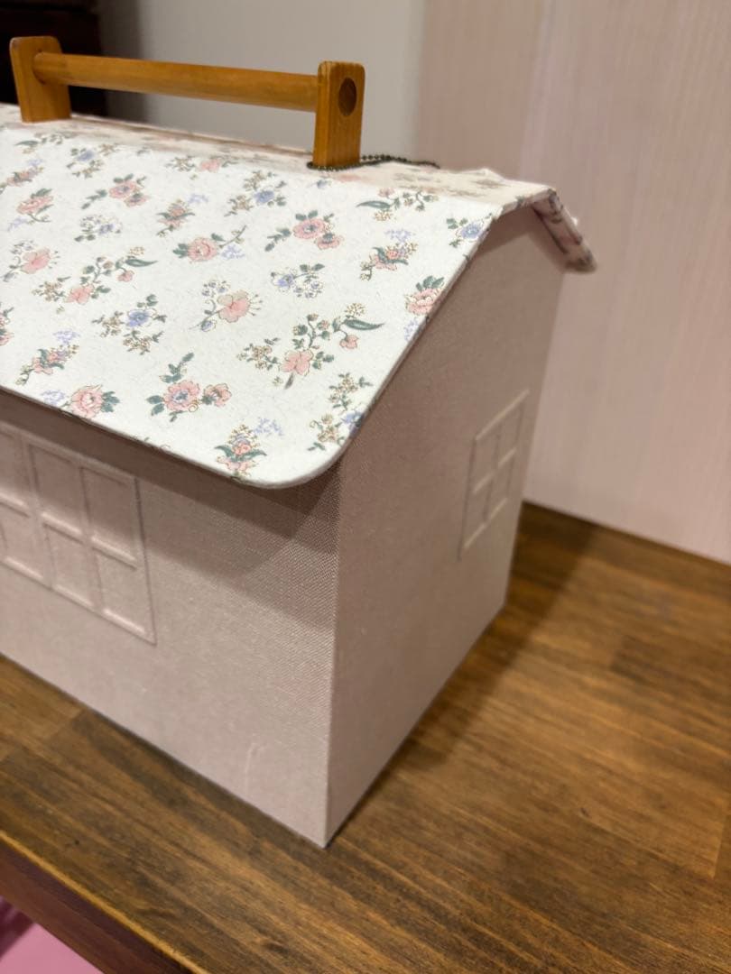 ハウス型ドールクローゼット