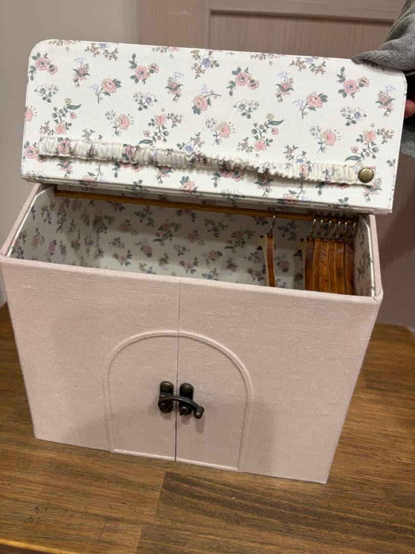 ハウス型ドールクローゼット