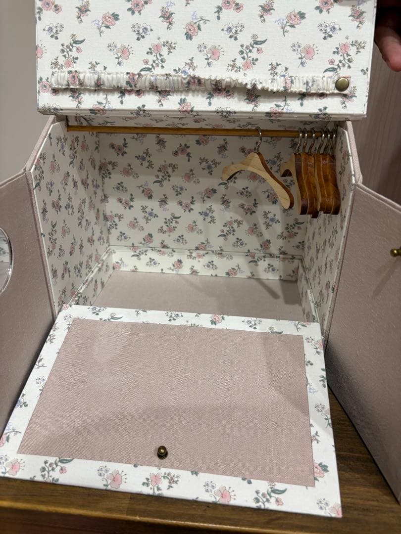 ハウス型ドールクローゼット