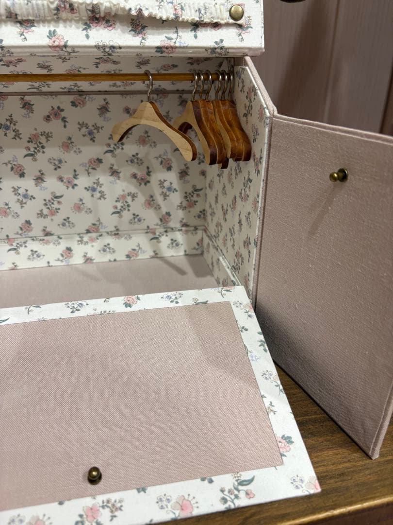 ハウス型ドールクローゼット