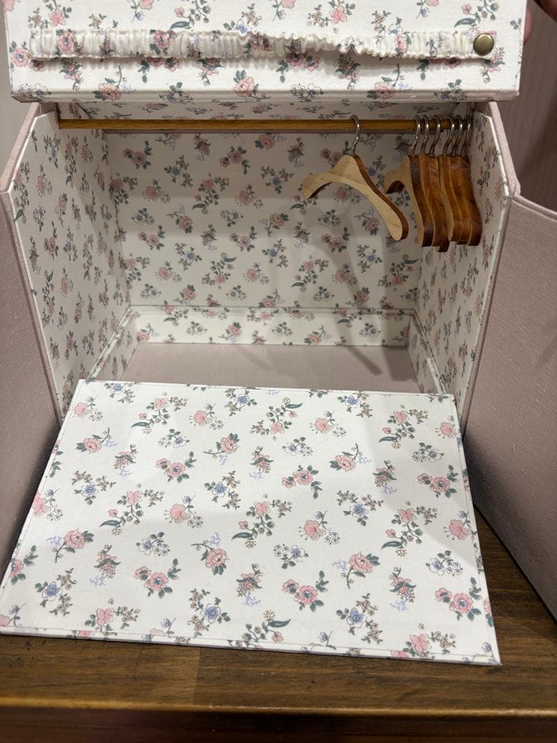 ハウス型ドールクローゼット