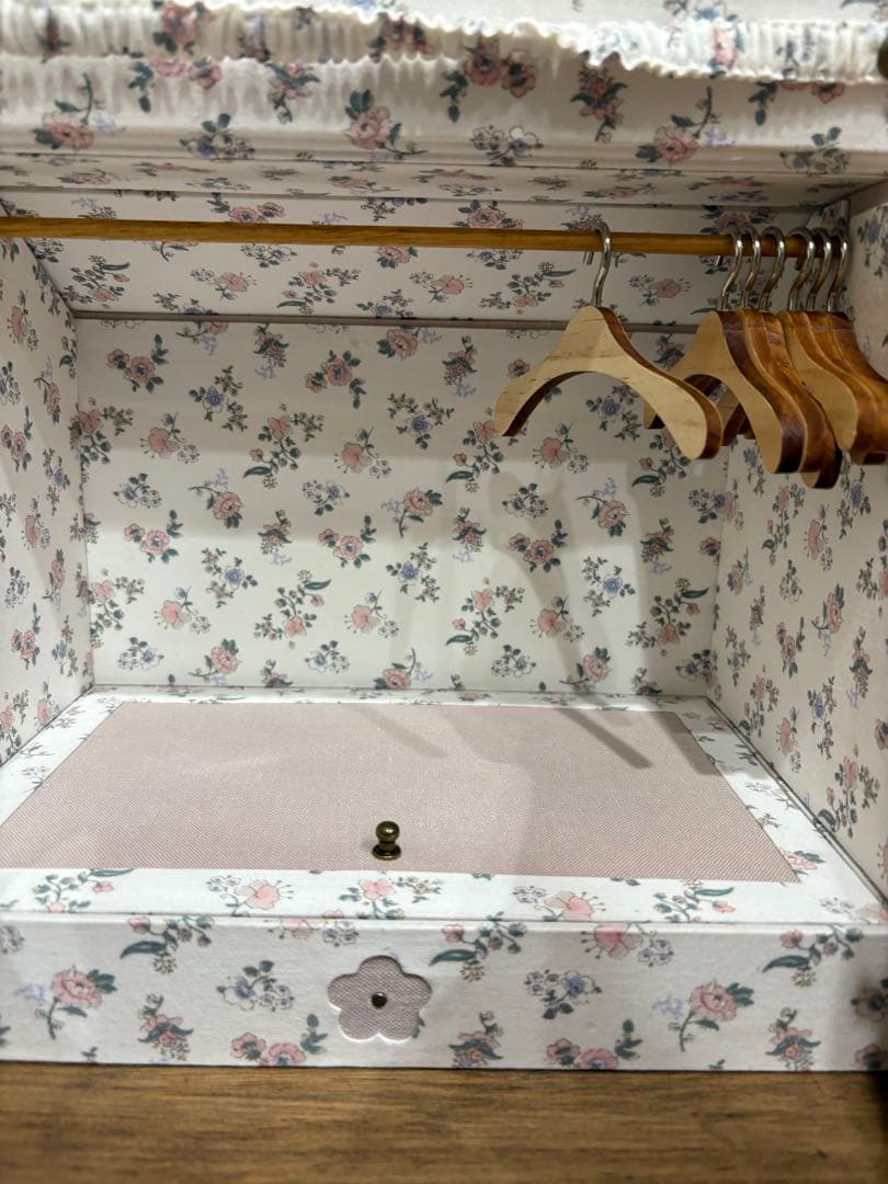 ハウス型ドールクローゼット