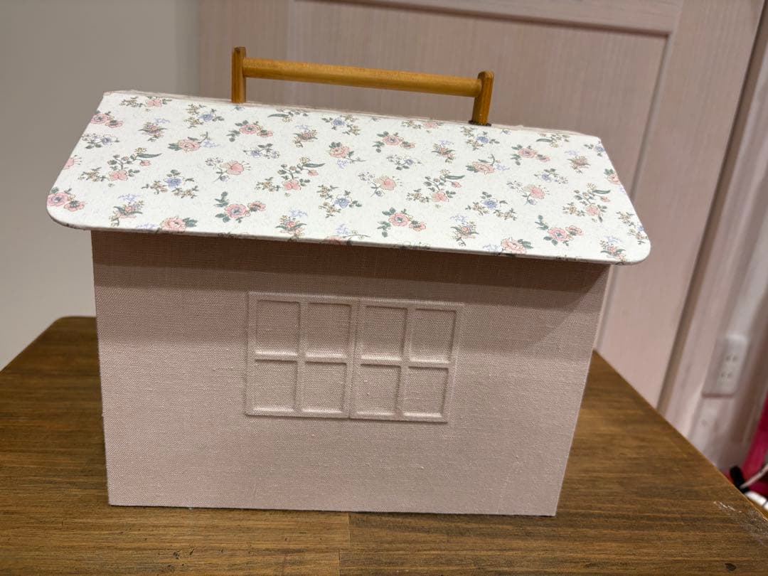 ハウス型ドールクローゼット