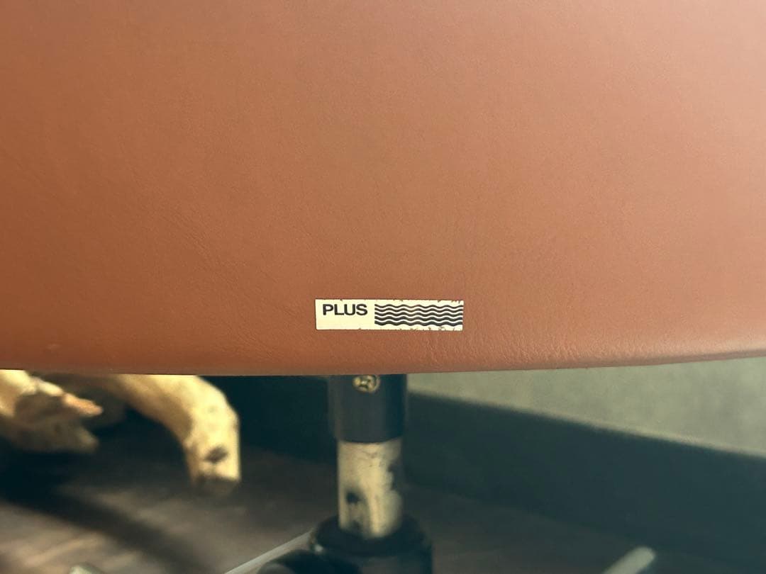 PLUS スイス製　デスクチェア　レトロ　アームチェア　ミッドセンチュリー IH