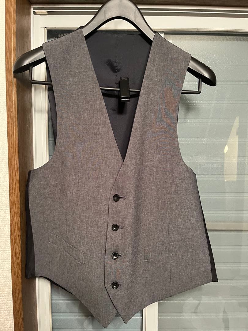 ダークグレー スリーピーススーツ 4S