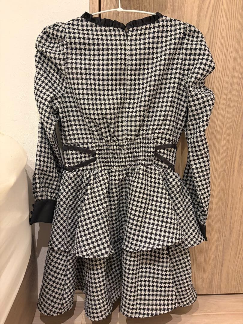 pium クロスベルトティアードワンピース ブラックミックス