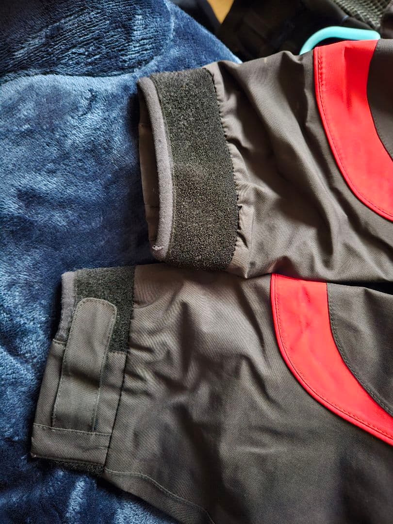 Gamakatsu レインウェアセット ブラック/レッド