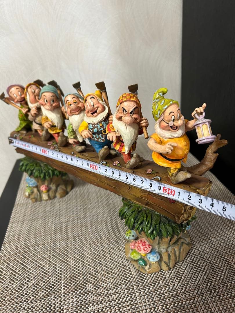 ディズニー　７人の小人　ジム・ショア　木彫り調フィギュア 家路への行進
