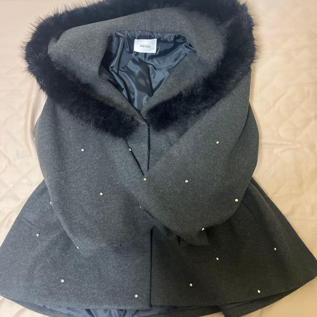 ビジュー付き女の子コート　チャコールグレー ファー付きフード ミドル丈