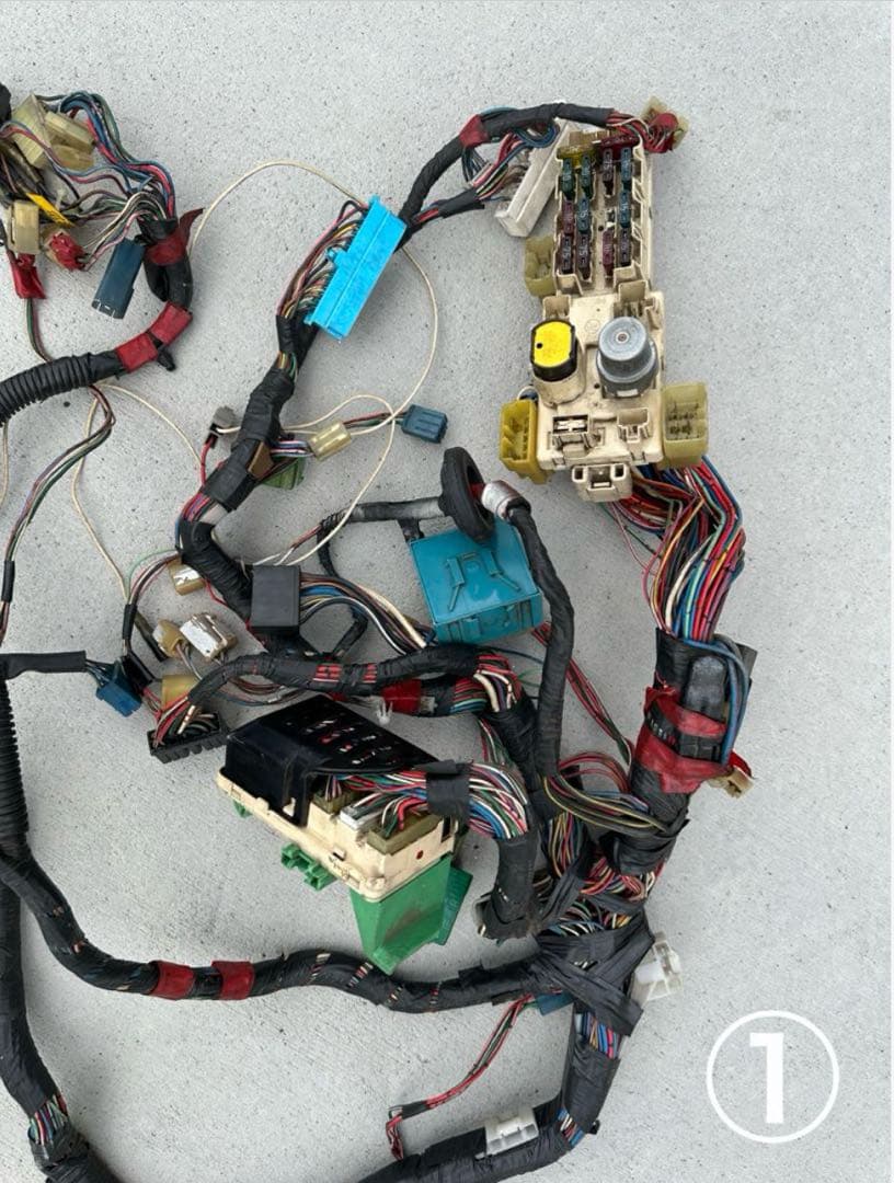 AE86 ダッシュ裏ハーネス　①