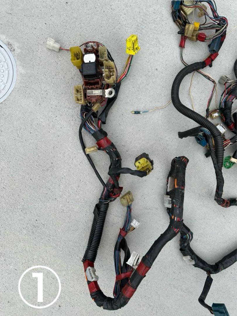 AE86 ダッシュ裏ハーネス　①