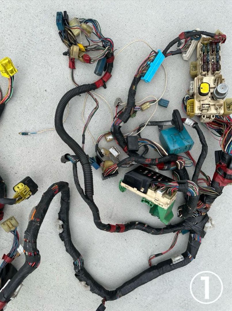 AE86 ダッシュ裏ハーネス　①