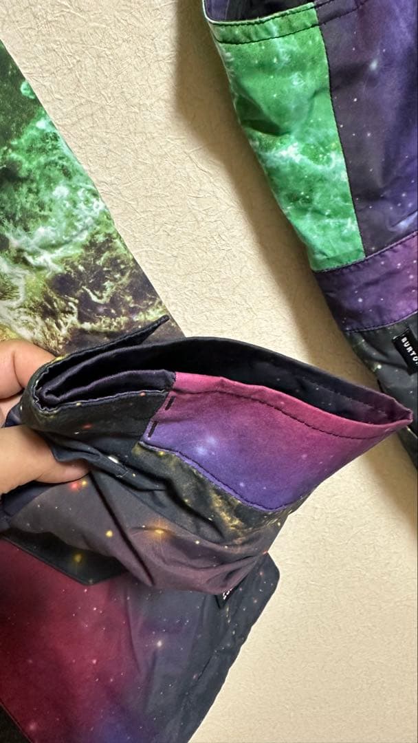 Burton 子ども用スノーボードウェア 上下セット 宇宙柄　M/140cm