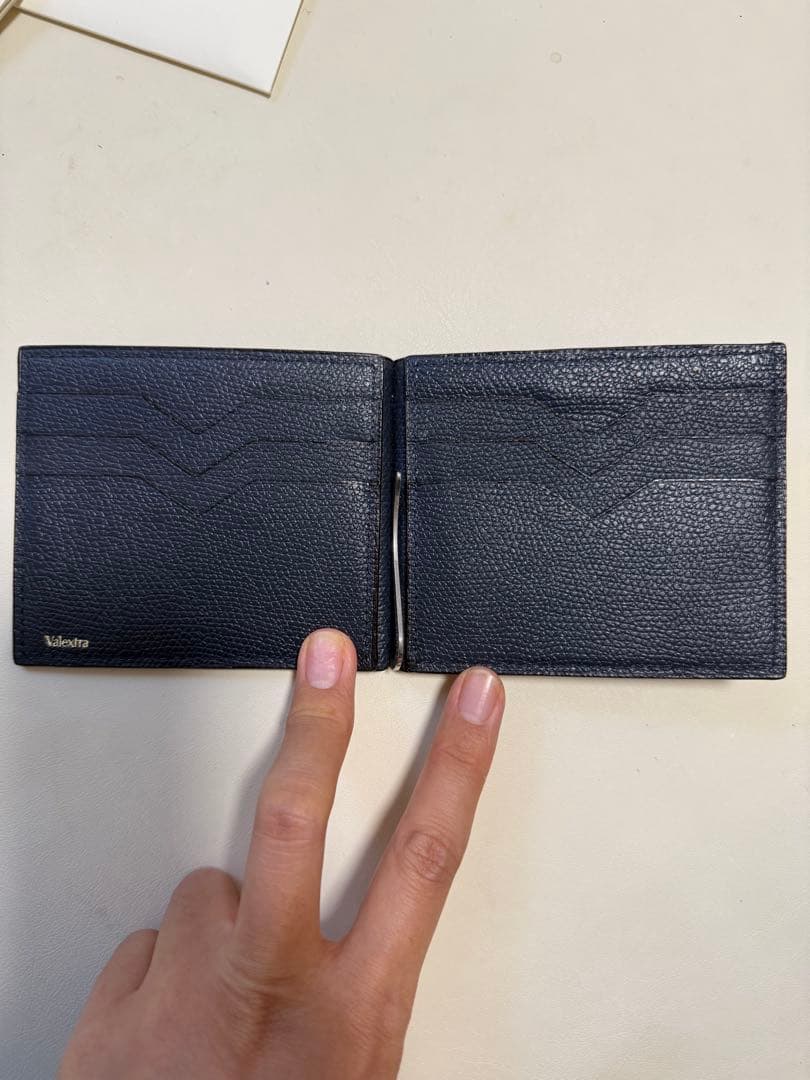 くるよん　Valextra ネイビー 二つ折り財布