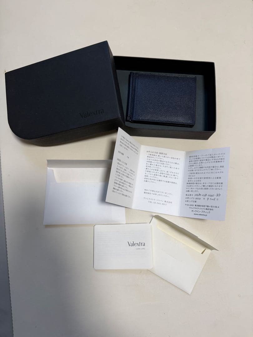 くるよん　Valextra ネイビー 二つ折り財布