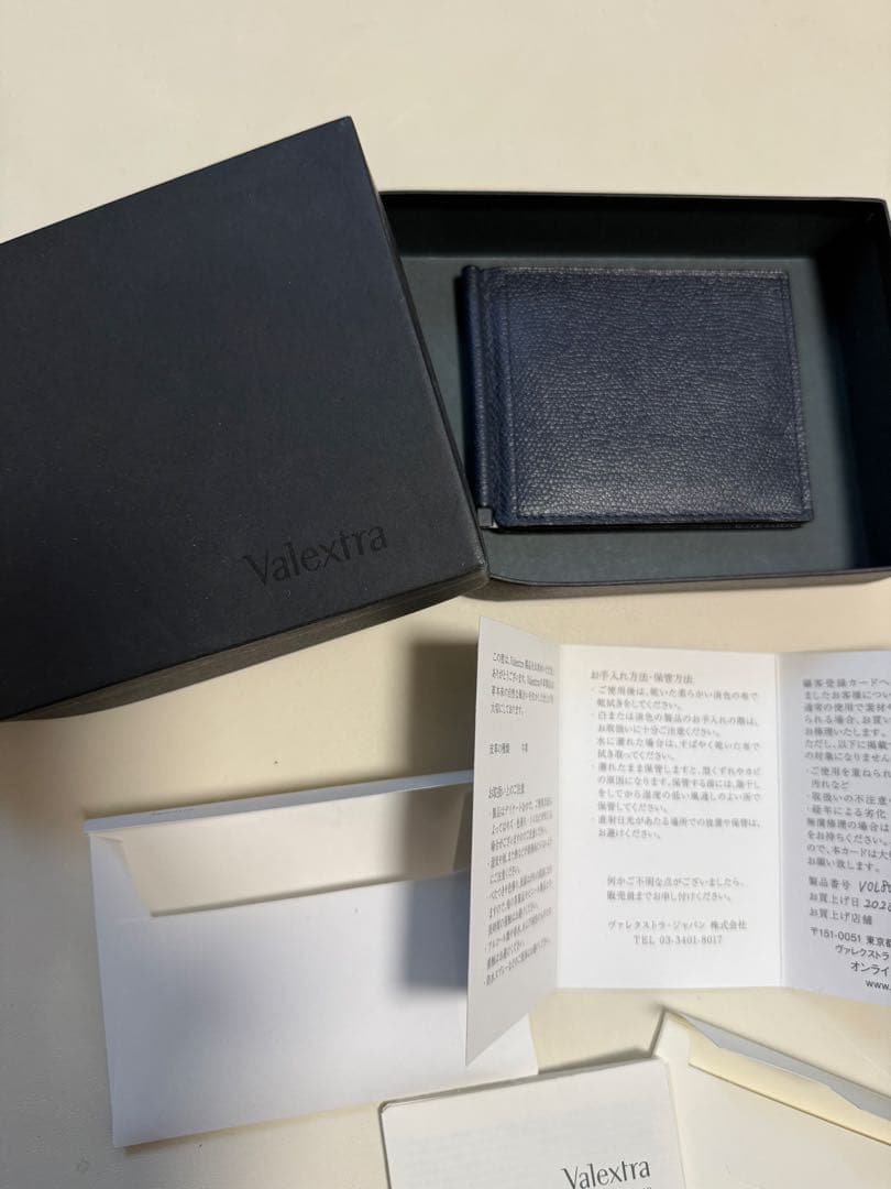 くるよん　Valextra ネイビー 二つ折り財布
