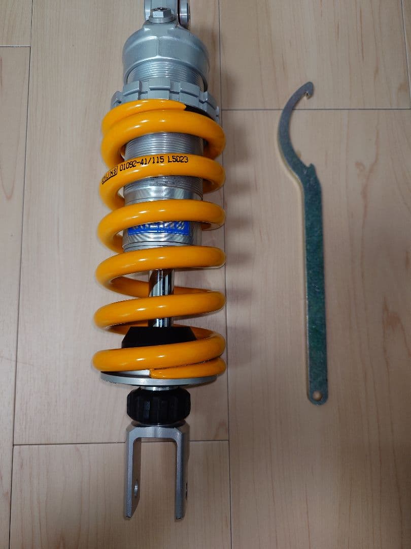 MT07 XSR700 オーリンズ　OHLINS リアサスペンション 美品