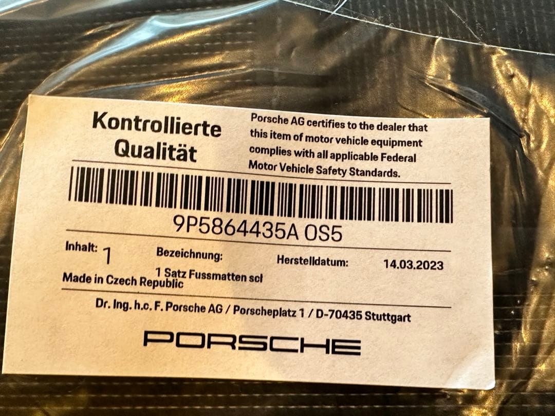 ★新品未使用未開封★ポルシェ純正★911（992）カレラ用フロアマット4枚セット