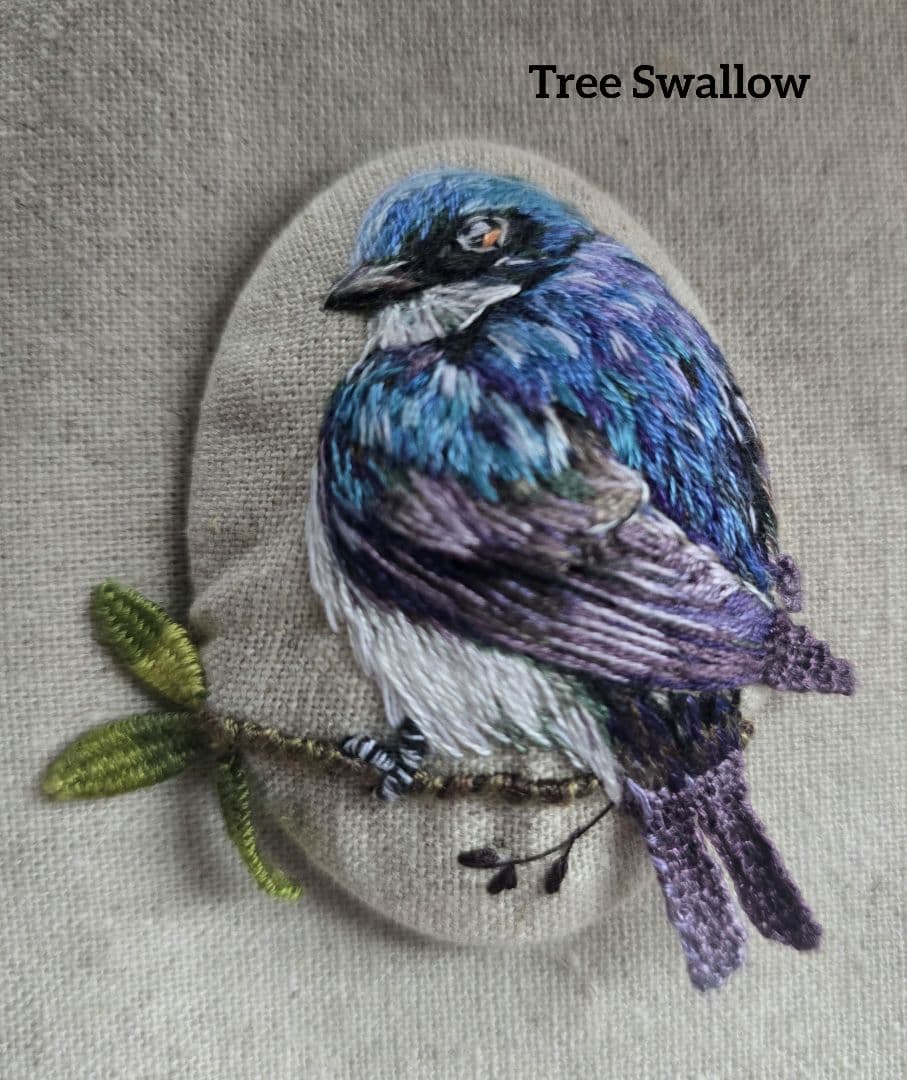 ❁hAnafany❁(専用)くるみボタン 鳥刺繍 ブローチ or ヘアゴム