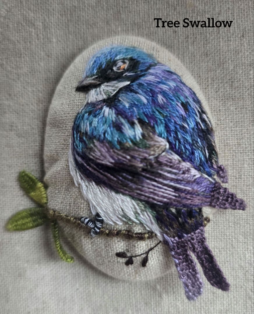 ❁hAnafany❁(専用)くるみボタン 鳥刺繍 ブローチ or ヘアゴム