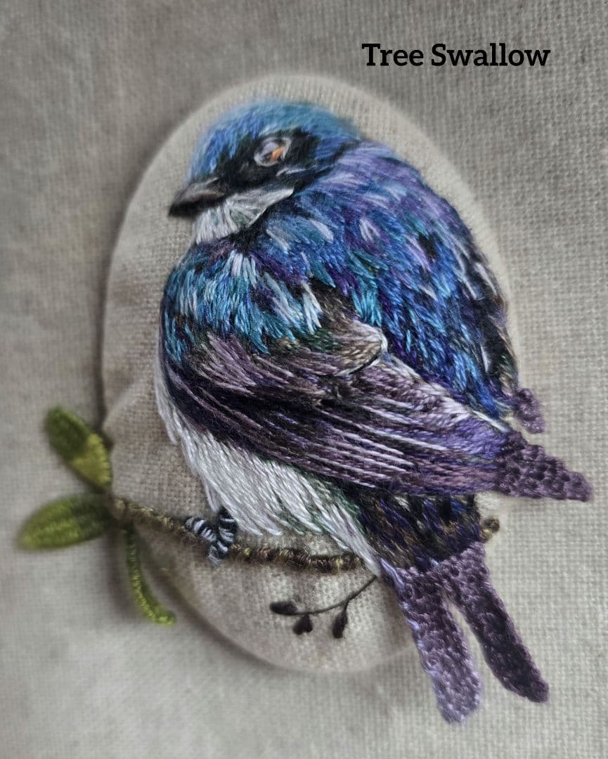 ❁hAnafany❁(専用)くるみボタン 鳥刺繍 ブローチ or ヘアゴム