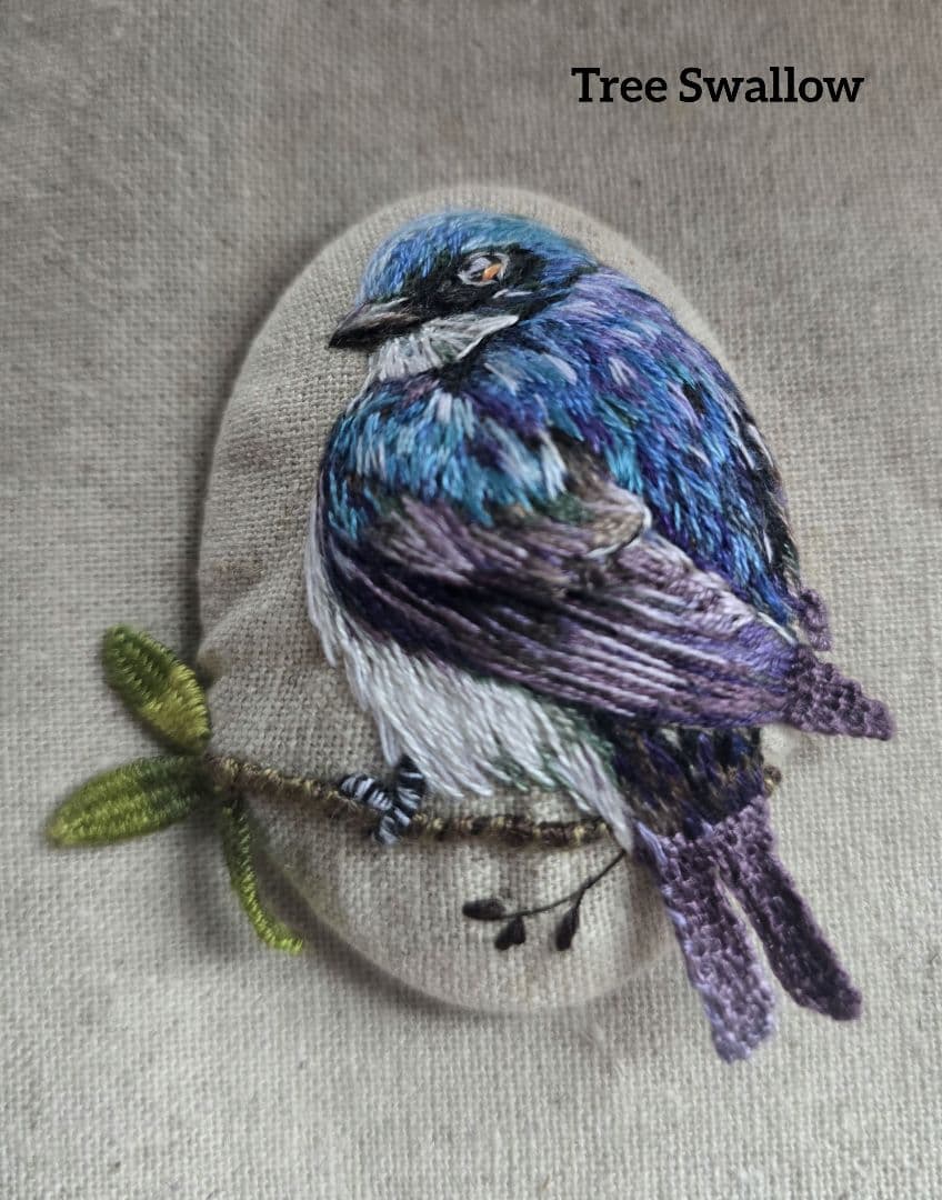 ❁hAnafany❁(専用)くるみボタン 鳥刺繍 ブローチ or ヘアゴム