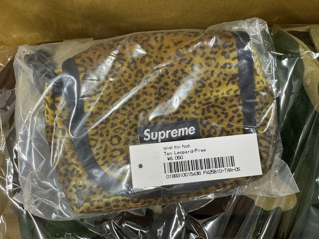 バッグ Supreme Velvet Mini Pouch \"Tan Leopard\"