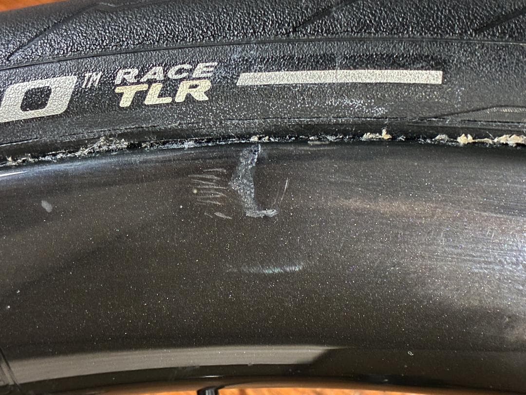 YOELEO SAT C45 DB PRO NXTタイヤはピレリ P ZERO