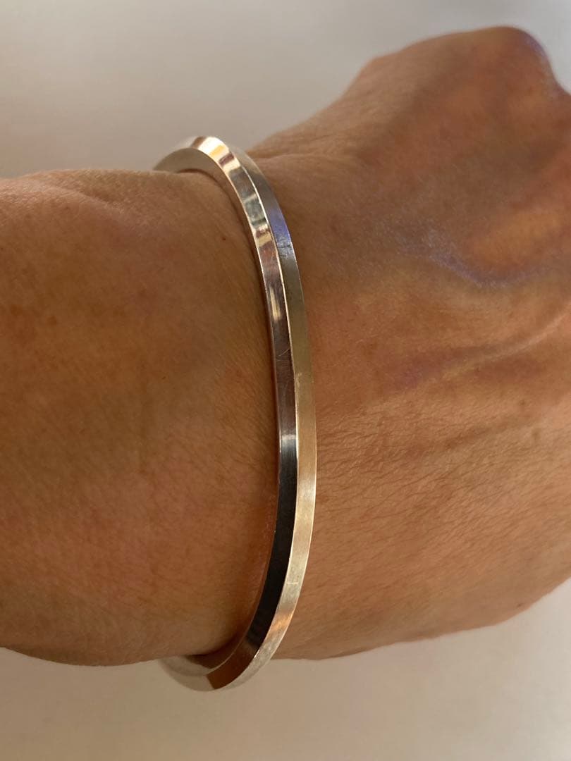 silver950の6角形バングルサティーヌ仕上げ