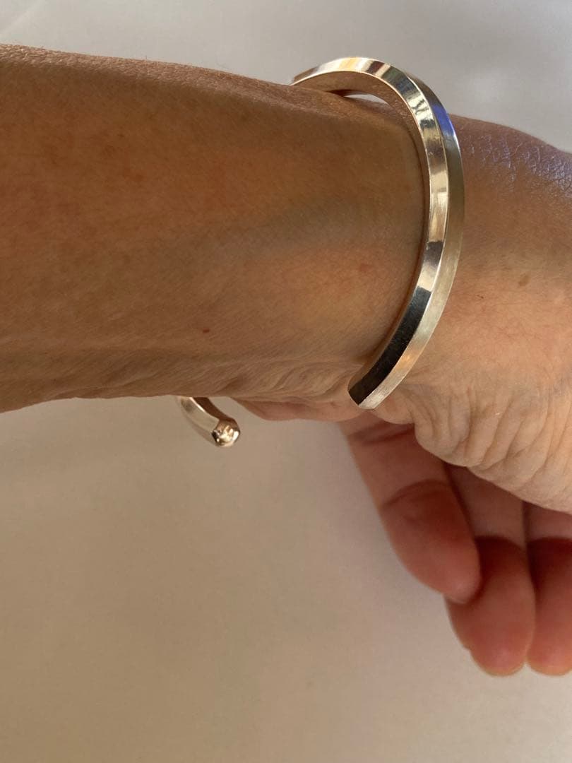 silver950の6角形バングルサティーヌ仕上げ