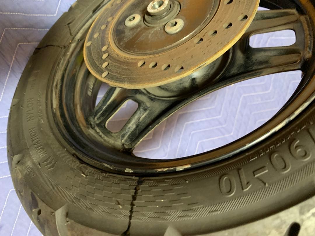 アドレスv125s フロントホイール、タイヤセット