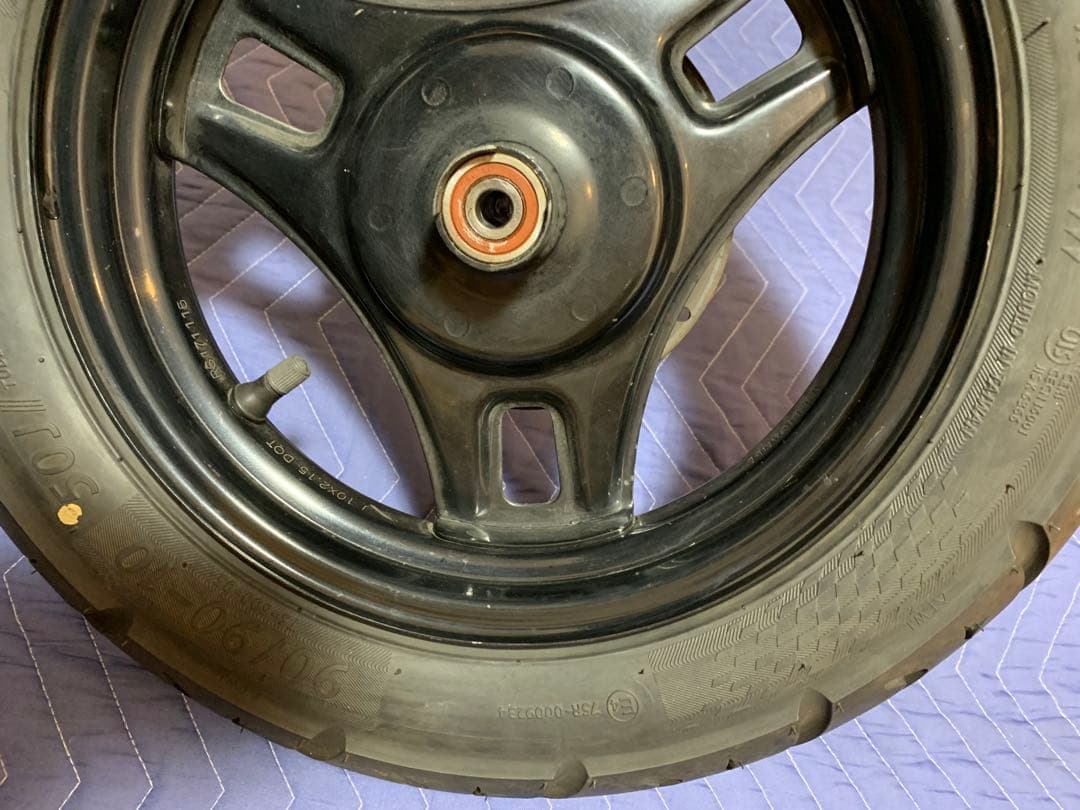 アドレスv125s フロントホイール、タイヤセット