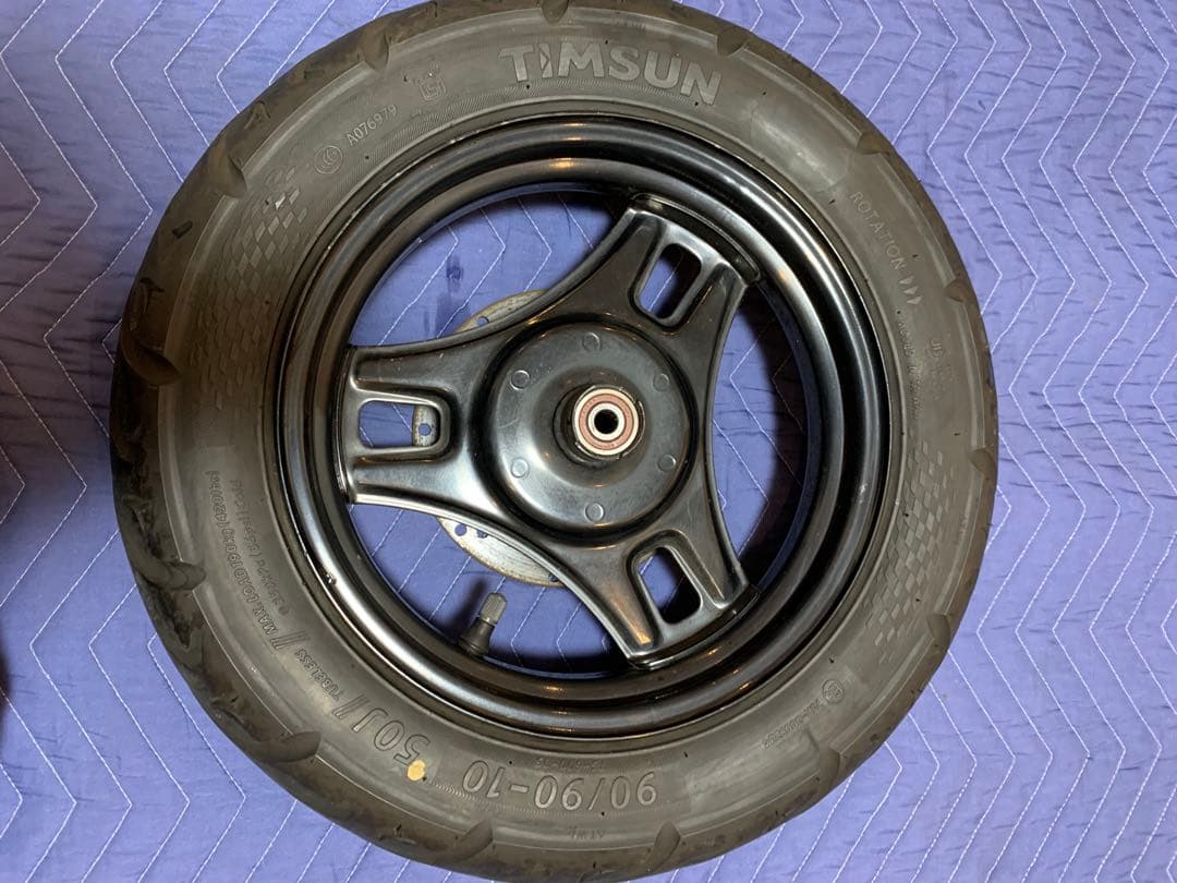 アドレスv125s フロントホイール、タイヤセット