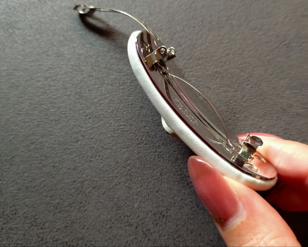 ・PRADA　プラダ ヘアクリップ 三角プレート ナイロン バレッタ