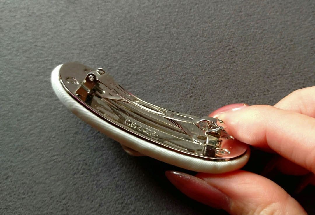 ・PRADA　プラダ ヘアクリップ 三角プレート ナイロン バレッタ