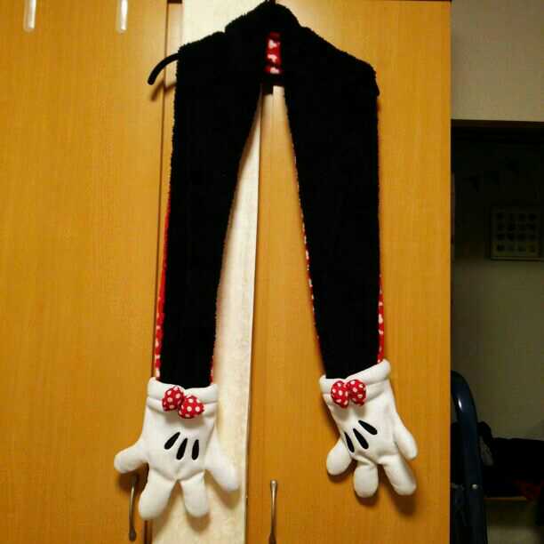 Disneyオフィシャル ミニーちゃん手袋付マフラー １個限定出品早いもの勝ち