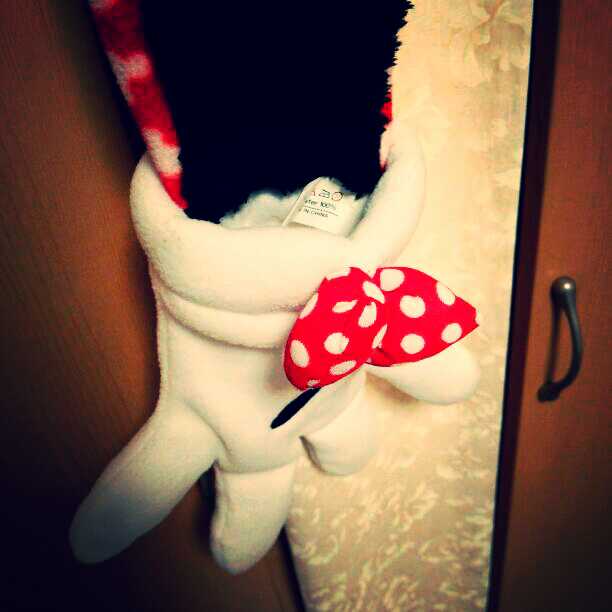 Disneyオフィシャル ミニーちゃん手袋付マフラー １個限定出品早いもの勝ち