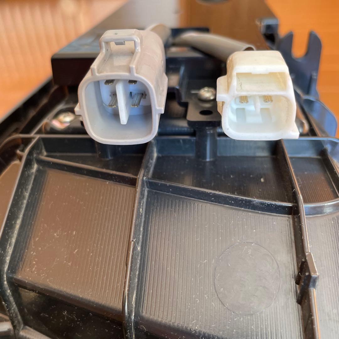 小糸製 LEDテールランプ 左右セット ノーマルターン 【新車外し】