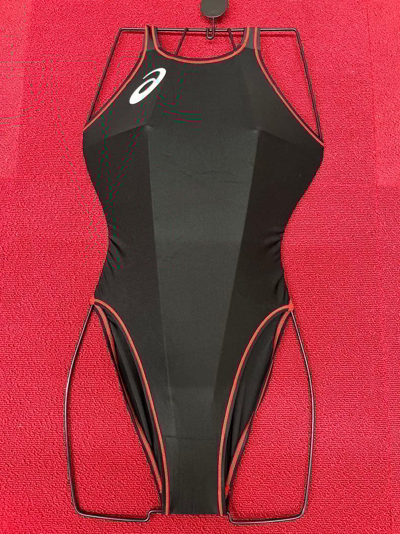 ☺*︎様 アシックス水着　競泳水着　ハイレグ　サイズM 黒赤　中古品　黒