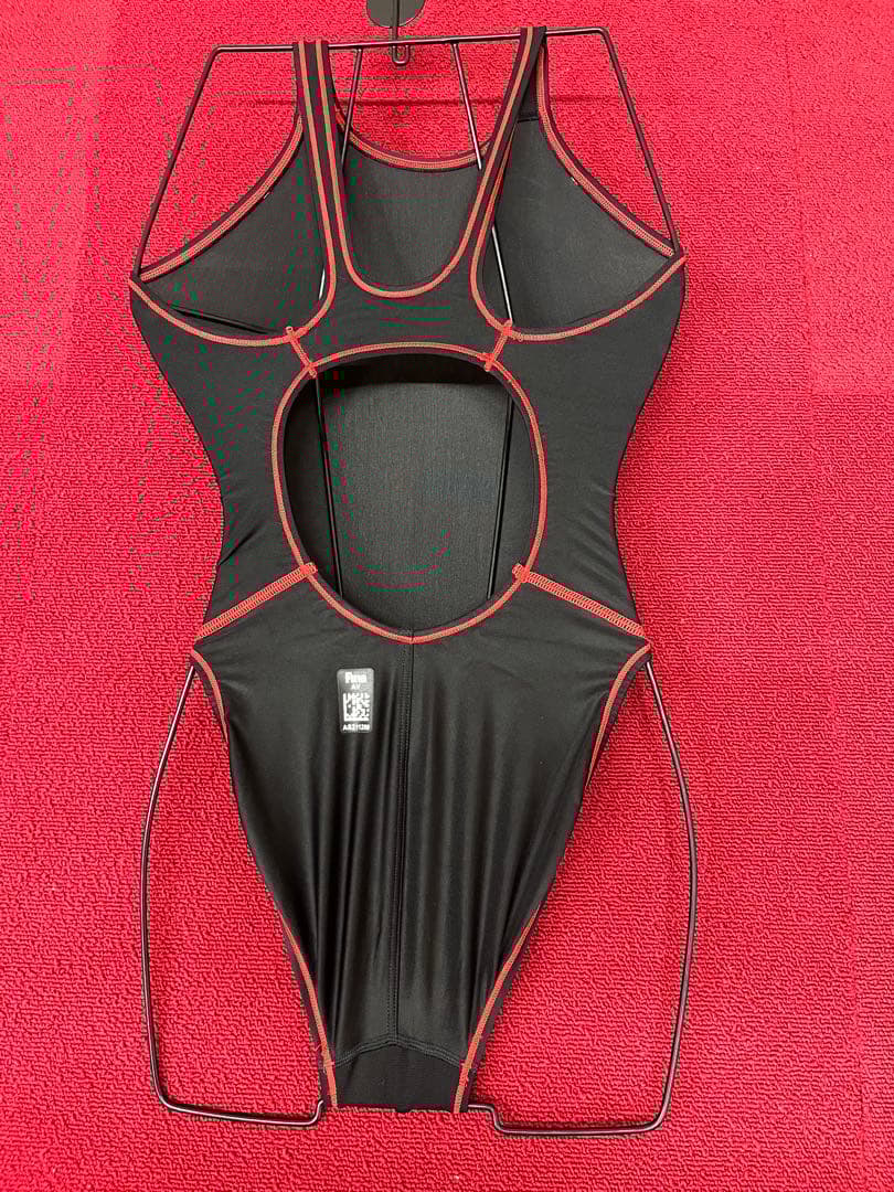 ☺*︎様 アシックス水着　競泳水着　ハイレグ　サイズM 黒赤　中古品　黒