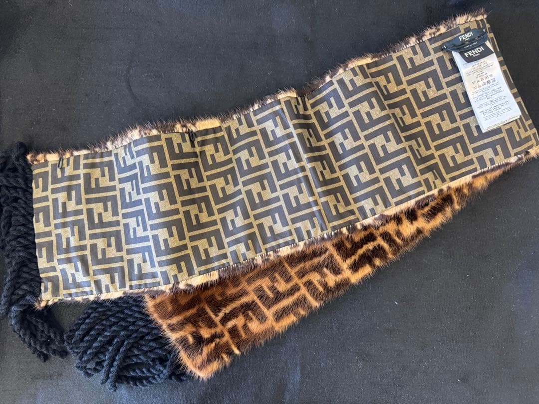 FENDI ズッカ柄 ミンク　マフラー　未使用品！