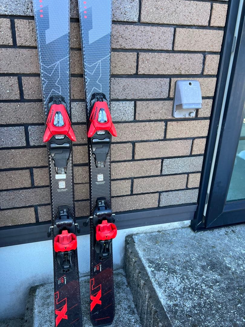 ATOMIC スキー板 GRIPWALK 黒/赤