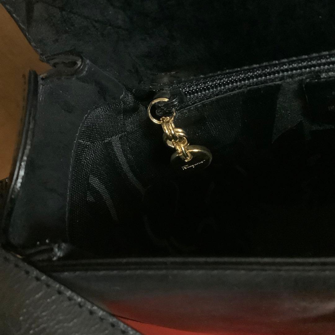 フェラガモ　ショルダーバッグ