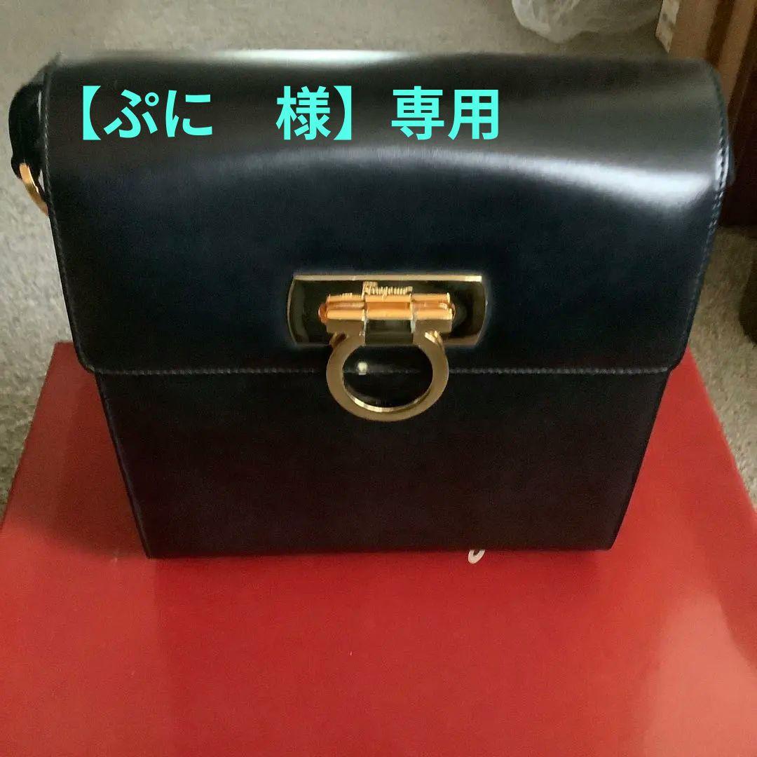 フェラガモ　ショルダーバッグ