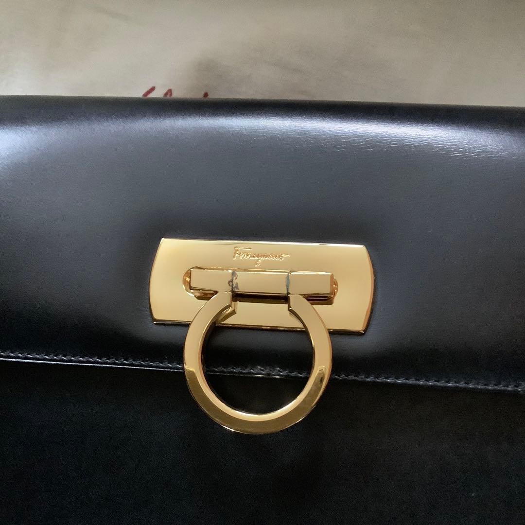 フェラガモ　ショルダーバッグ