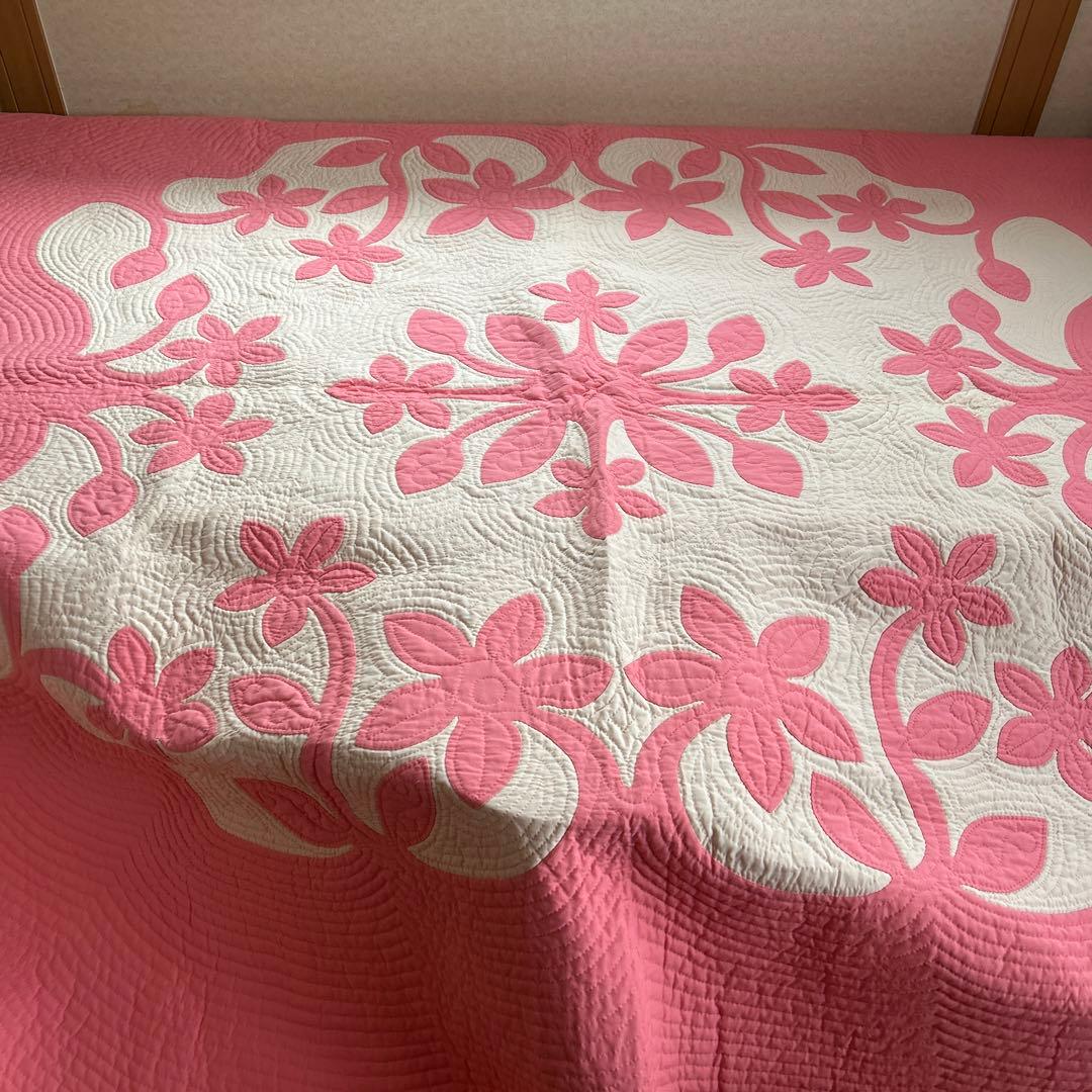 ハワイアンキルトのベッドカバー