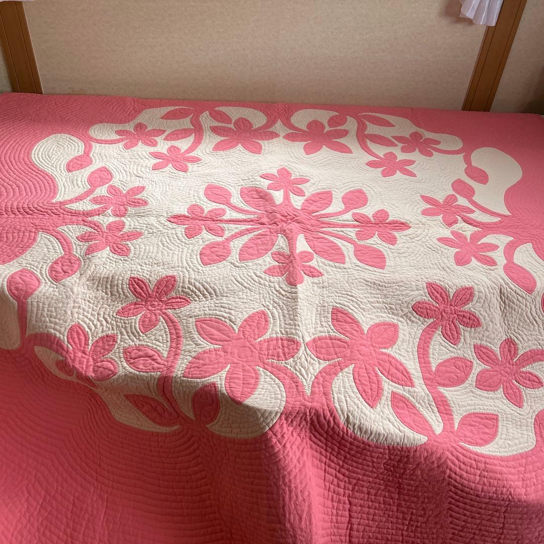 ハワイアンキルトのベッドカバー