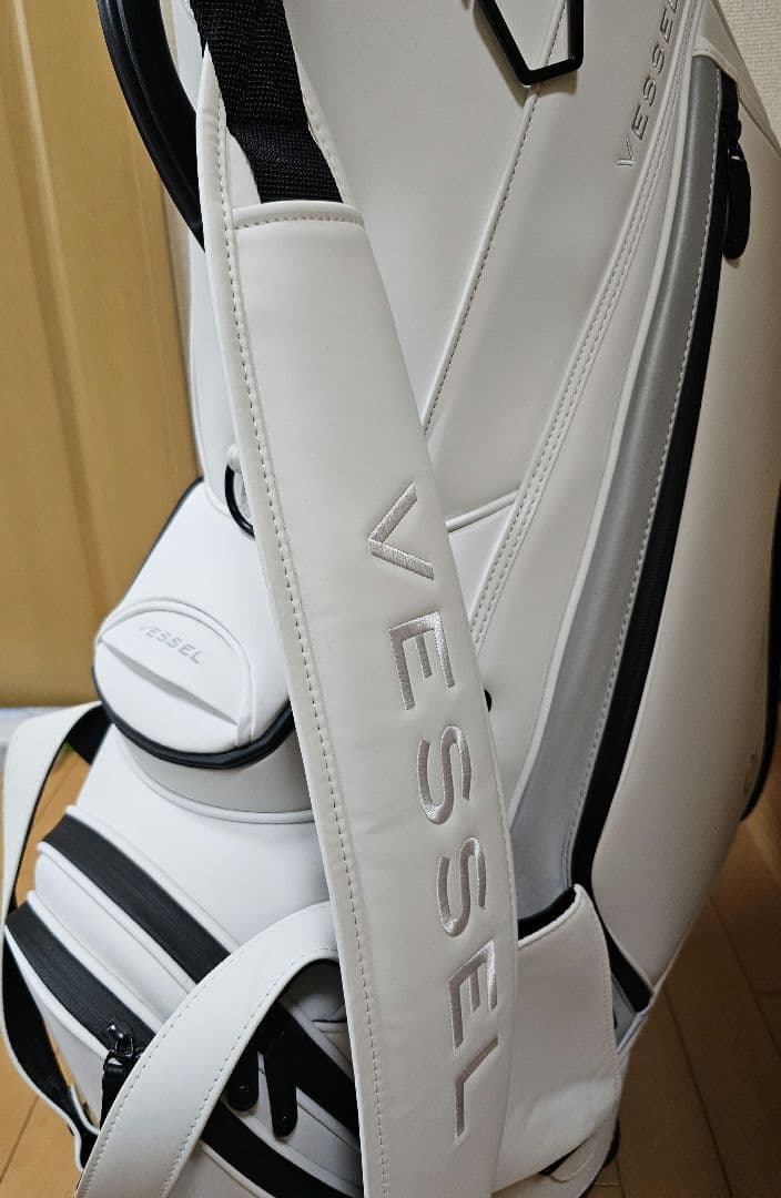 【美品】ベゼル　ホワイト キャディバッグ　 prime スタッフ　10インチ