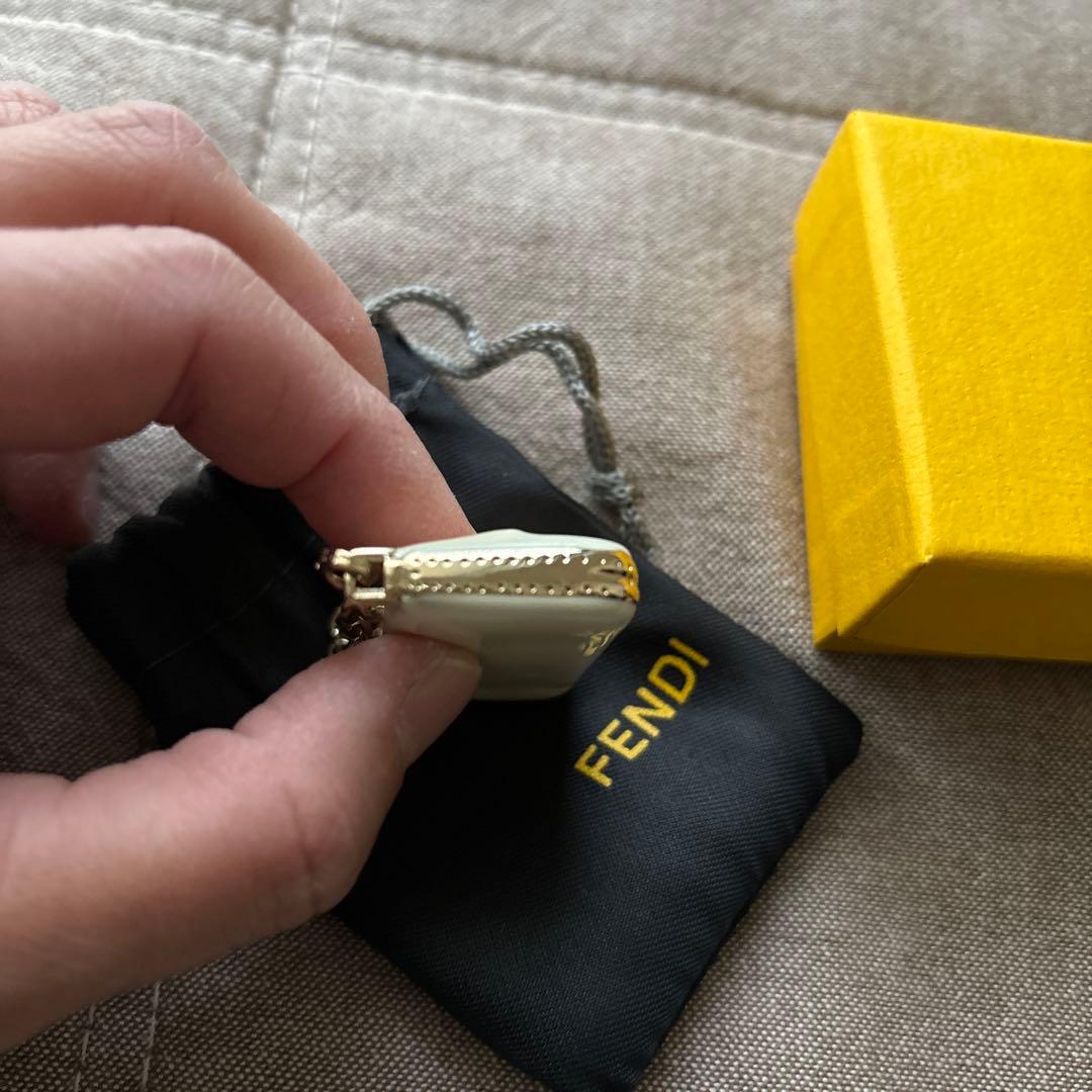 フェンディ　バケット型チャーム